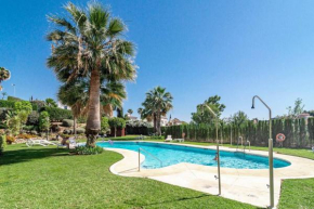 Great location 2 pools at Aloha Royal RDR385